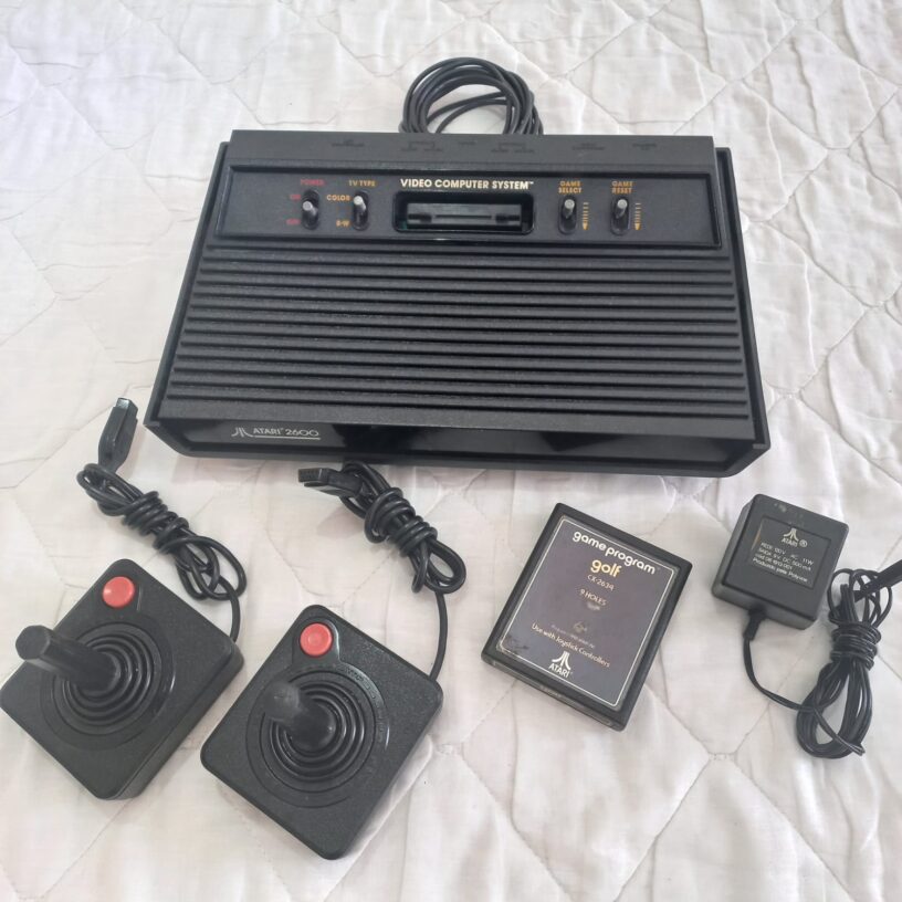 Atari 2600 Polyvox c/ Joysticks Impecável